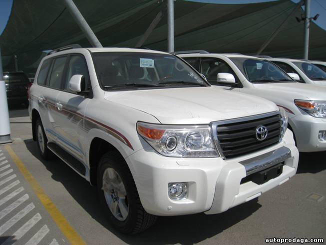  Toyota <b>Land</b> <b>Cruiser</b> <b>200</b>, 4.5 GX-R8 DSL AT 2012 год 